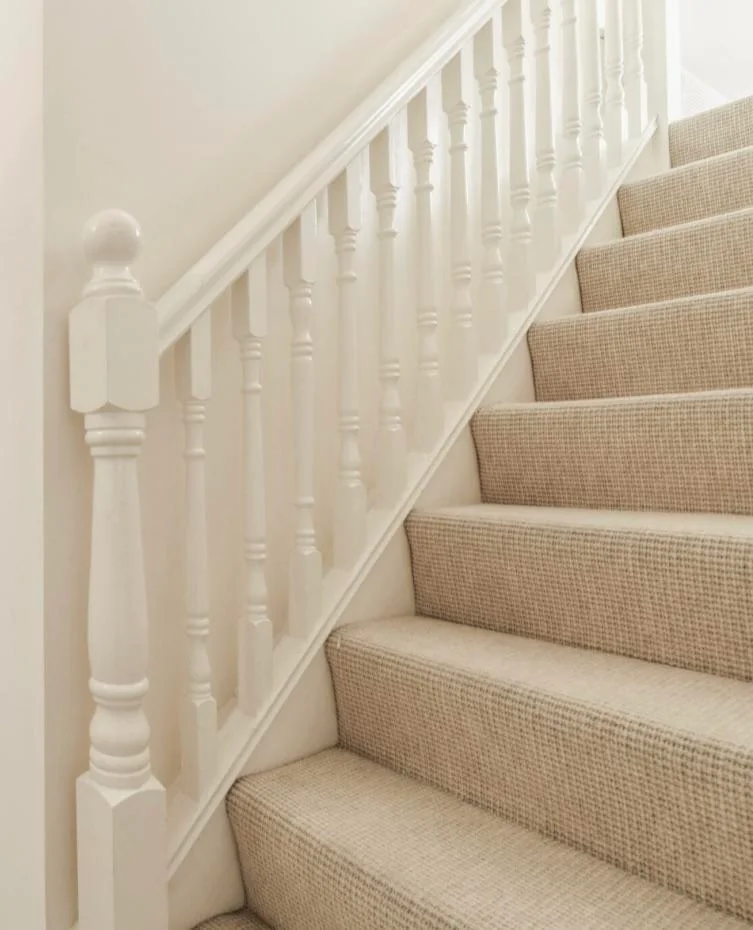 pros-cons-of-doing-waterfall-carpet-on-stairs-vs-hollywood-v0-j08oc92z2fmd1